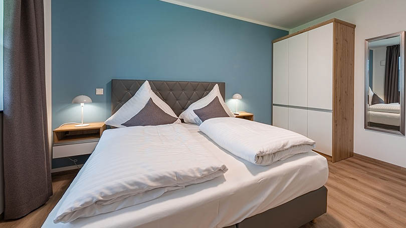 Modernes Schlafzimmer für die Ferienwohnungen mit Unterkunft in Krakow am See