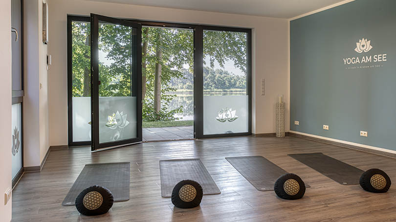 Fitness- und Yogabereich in der Apartmentanlage Yoga am See